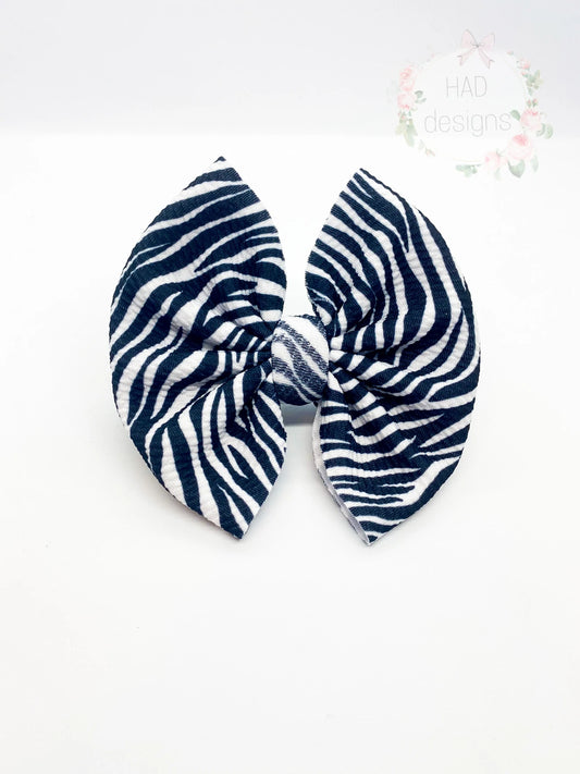 Zebra clip/nylons