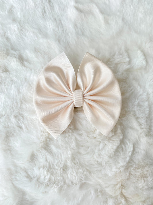 Ivory satin clip/nylon